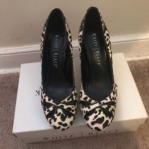 Printed White House black market pump